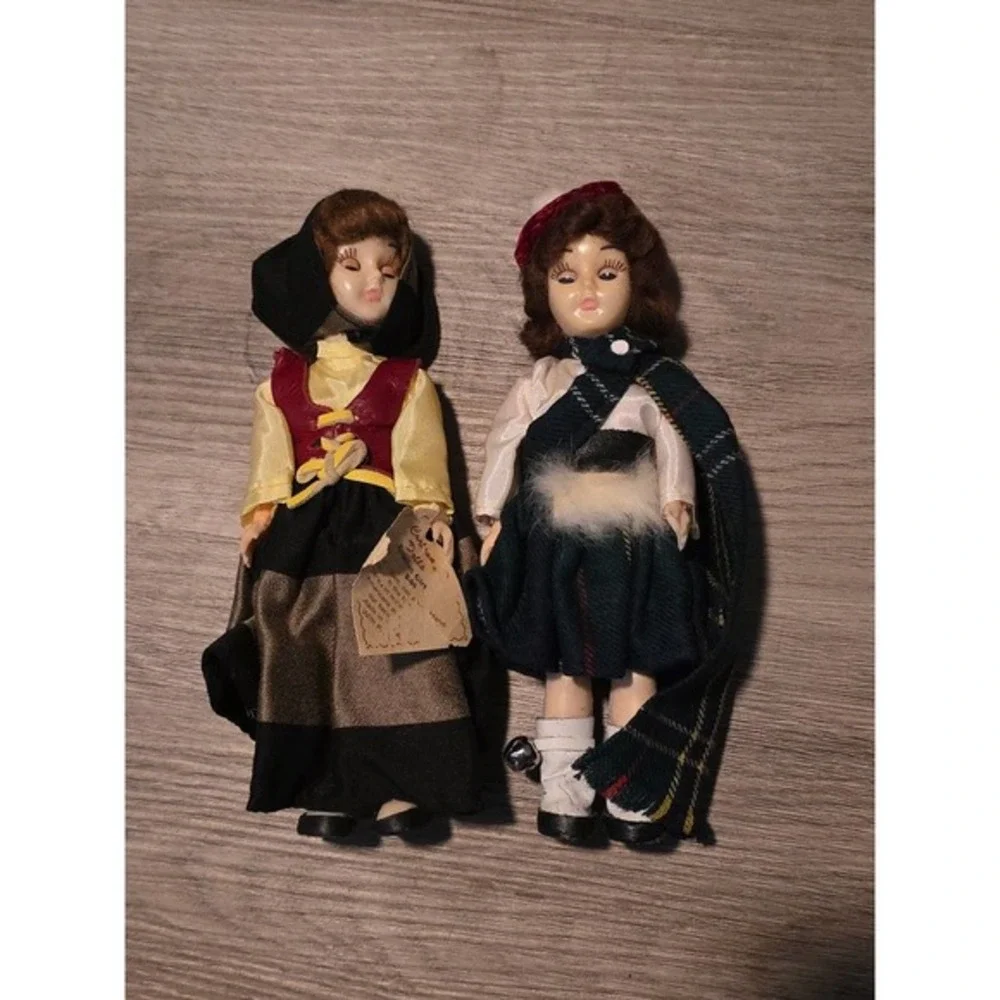 Lot Of 2 Vintage Carlson Dolls Russian Girl‎ and Scotish Girl with tags